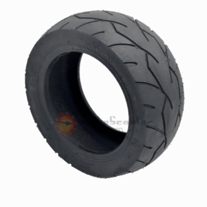 Kaabo-Mantis-8-1600w-Dual-Motor-tire